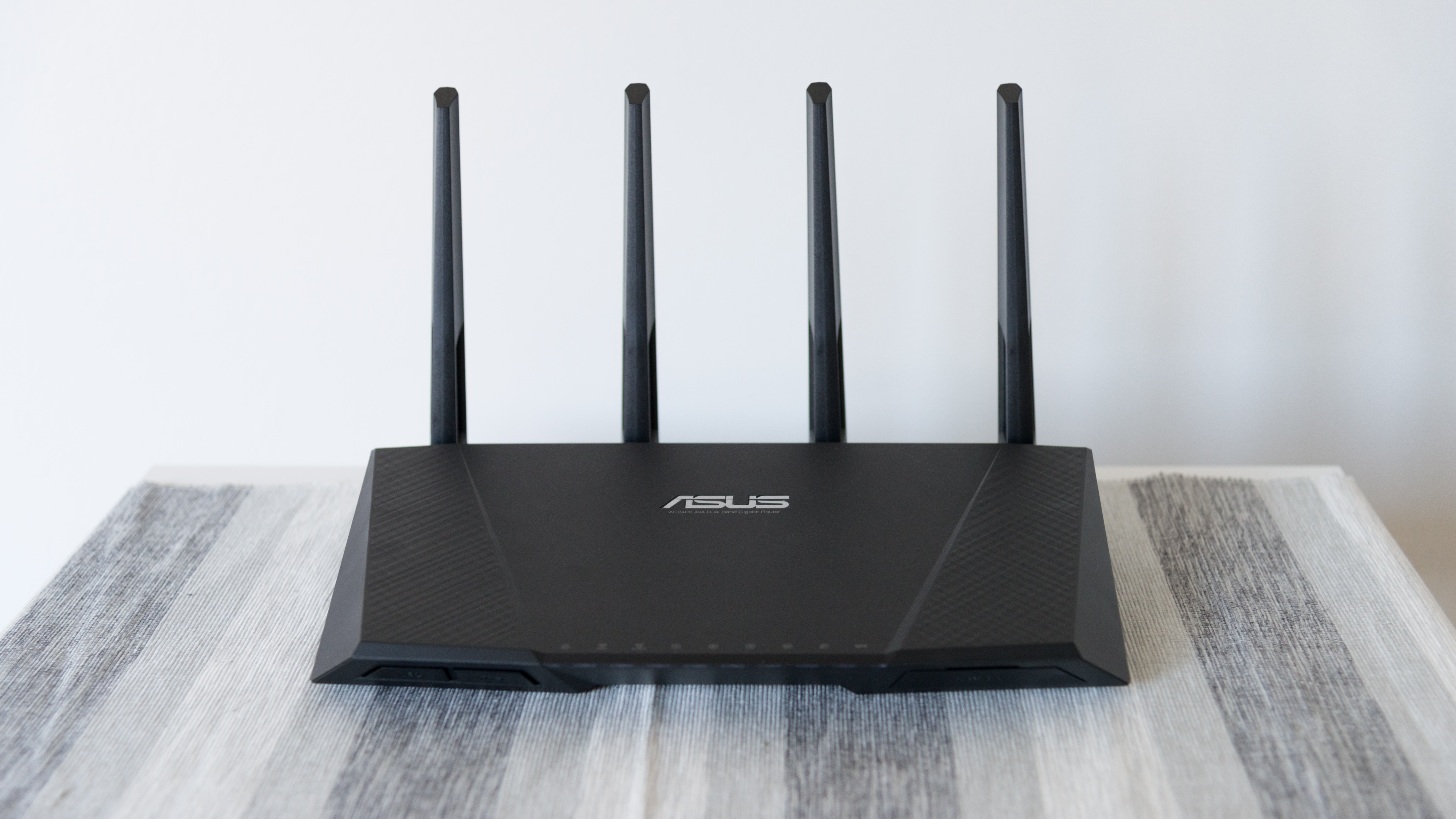 Photograph of a multi-antenna wireless router showing physical radio frequency design